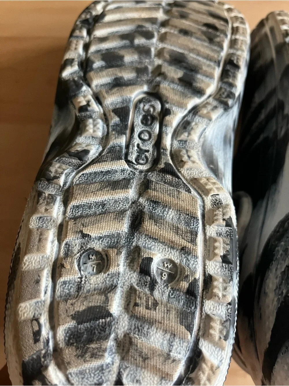 Crocs Men 7 ( Women 9)  Classic Lined winter Clog - Black and White Tie-Dye